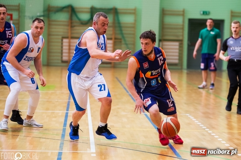 Zdjęcie w galerii na portalu naszraciborz.pl: Dreszczowiec w Arenie Rafako. Raciborska Ofensywa wygrała jednym punktem! [FOTO i WIDEO] wiadomości z regionu
