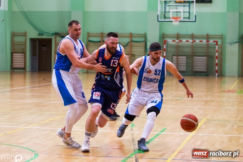 Zdjęcie w galerii na portalu naszraciborz.pl: Dreszczowiec w Arenie Rafako. Raciborska Ofensywa wygrała jednym punktem! [FOTO i WIDEO] wiadomości z regionu