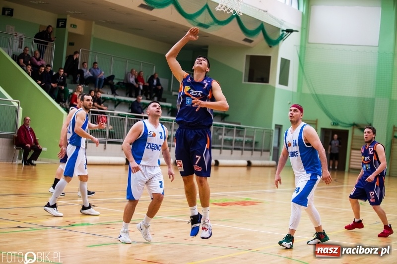 Zdjęcie w galerii na portalu naszraciborz.pl: Dreszczowiec w Arenie Rafako. Raciborska Ofensywa wygrała jednym punktem! [FOTO i WIDEO] wiadomości z regionu