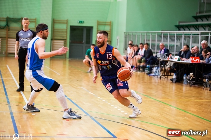 Zdjęcie w galerii na portalu naszraciborz.pl: Dreszczowiec w Arenie Rafako. Raciborska Ofensywa wygrała jednym punktem! [FOTO i WIDEO] wiadomości z regionu