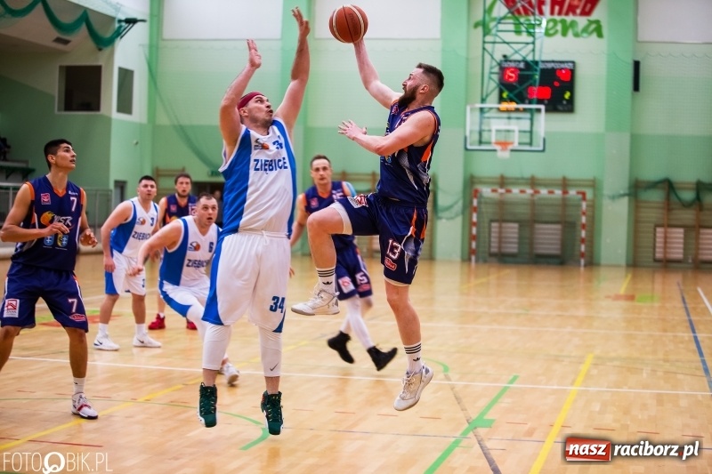 Zdjęcie w galerii na portalu naszraciborz.pl: Dreszczowiec w Arenie Rafako. Raciborska Ofensywa wygrała jednym punktem! [FOTO i WIDEO] wiadomości z regionu