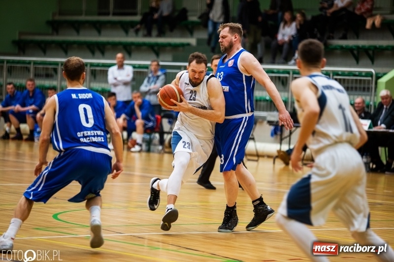 Zdjęcie w galerii na portalu naszraciborz.pl: Dreszczowiec w Arenie Rafako. Raciborska Ofensywa wygrała jednym punktem! [FOTO i WIDEO] wiadomości z regionu