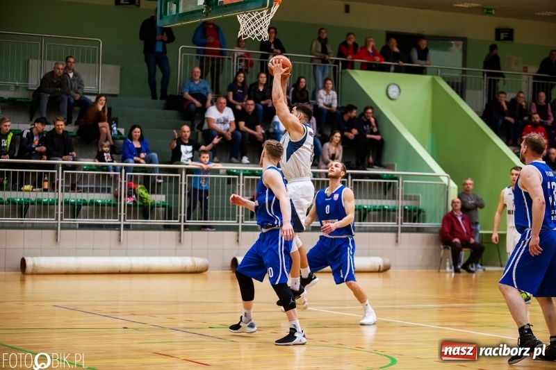 Zdjęcie w galerii na portalu naszraciborz.pl: Dreszczowiec w Arenie Rafako. Raciborska Ofensywa wygrała jednym punktem! [FOTO i WIDEO] wiadomości z regionu