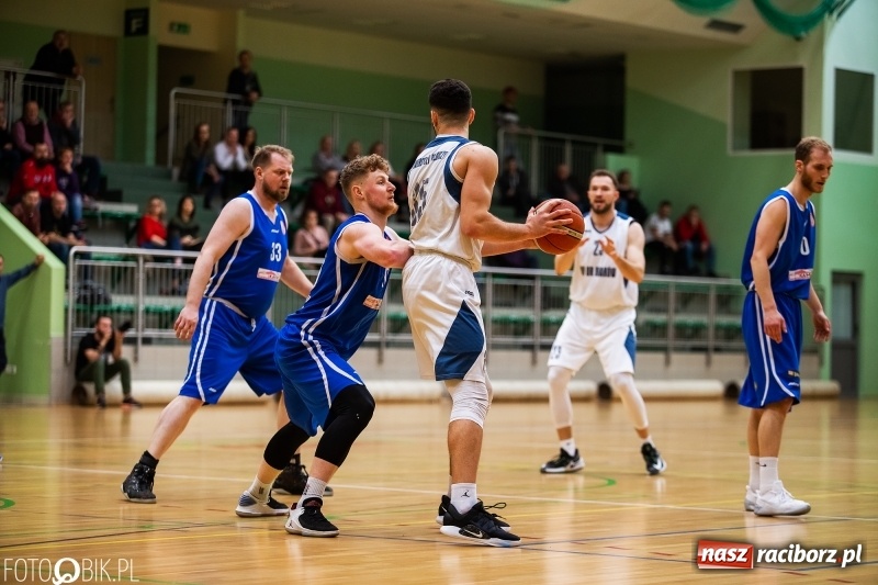 Zdjęcie w galerii na portalu naszraciborz.pl: Dreszczowiec w Arenie Rafako. Raciborska Ofensywa wygrała jednym punktem! [FOTO i WIDEO] wiadomości z regionu