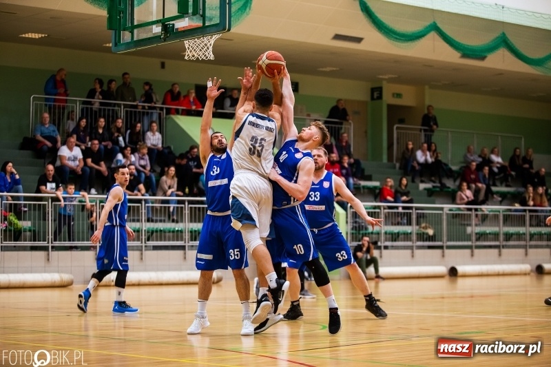 Zdjęcie w galerii na portalu naszraciborz.pl: Dreszczowiec w Arenie Rafako. Raciborska Ofensywa wygrała jednym punktem! [FOTO i WIDEO] wiadomości z regionu
