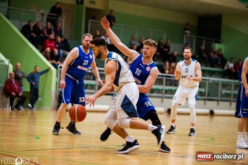 Zdjęcie w galerii na portalu naszraciborz.pl: Dreszczowiec w Arenie Rafako. Raciborska Ofensywa wygrała jednym punktem! [FOTO i WIDEO] wiadomości z regionu