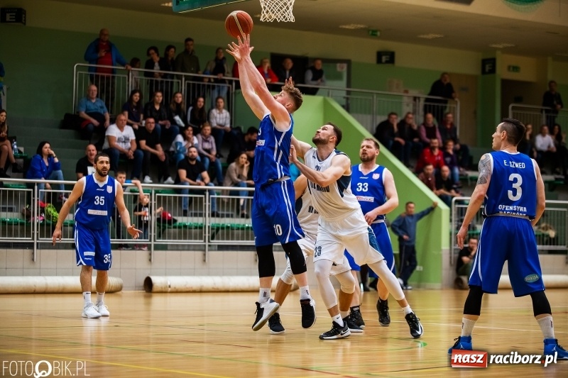 Zdjęcie w galerii na portalu naszraciborz.pl: Dreszczowiec w Arenie Rafako. Raciborska Ofensywa wygrała jednym punktem! [FOTO i WIDEO] wiadomości z regionu