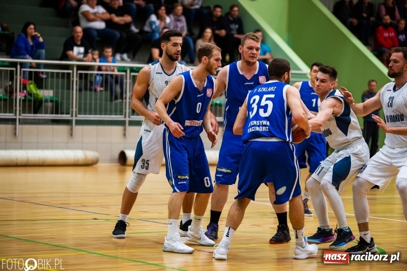 Zdjęcie w galerii na portalu naszraciborz.pl: Dreszczowiec w Arenie Rafako. Raciborska Ofensywa wygrała jednym punktem! [FOTO i WIDEO] wiadomości z regionu