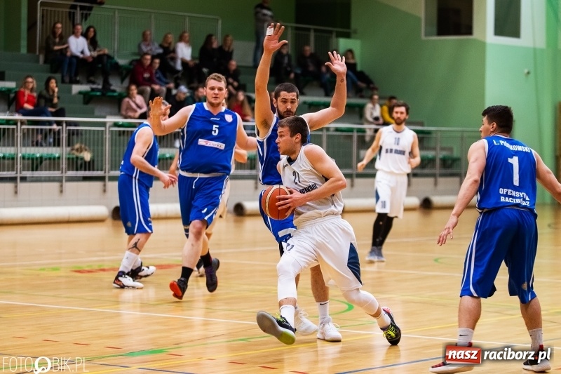Zdjęcie w galerii na portalu naszraciborz.pl: Dreszczowiec w Arenie Rafako. Raciborska Ofensywa wygrała jednym punktem! [FOTO i WIDEO] wiadomości z regionu