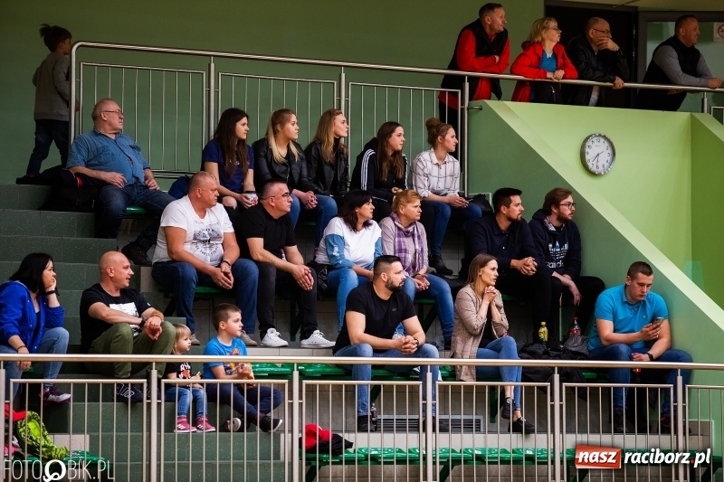 Zdjęcie w galerii na portalu naszraciborz.pl: Dreszczowiec w Arenie Rafako. Raciborska Ofensywa wygrała jednym punktem! [FOTO i WIDEO] wiadomości z regionu