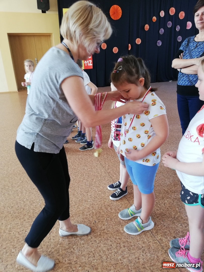 Zdjęcie w galerii na portalu naszraciborz.pl: Przedszkolaki na medal w SP 4 wiadomości z regionu
