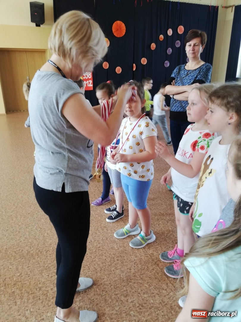Zdjęcie w galerii na portalu naszraciborz.pl: Przedszkolaki na medal w SP 4 wiadomości z regionu