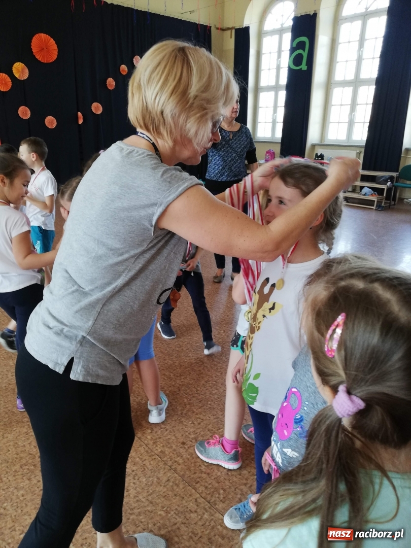 Zdjęcie w galerii na portalu naszraciborz.pl: Przedszkolaki na medal w SP 4 wiadomości z regionu