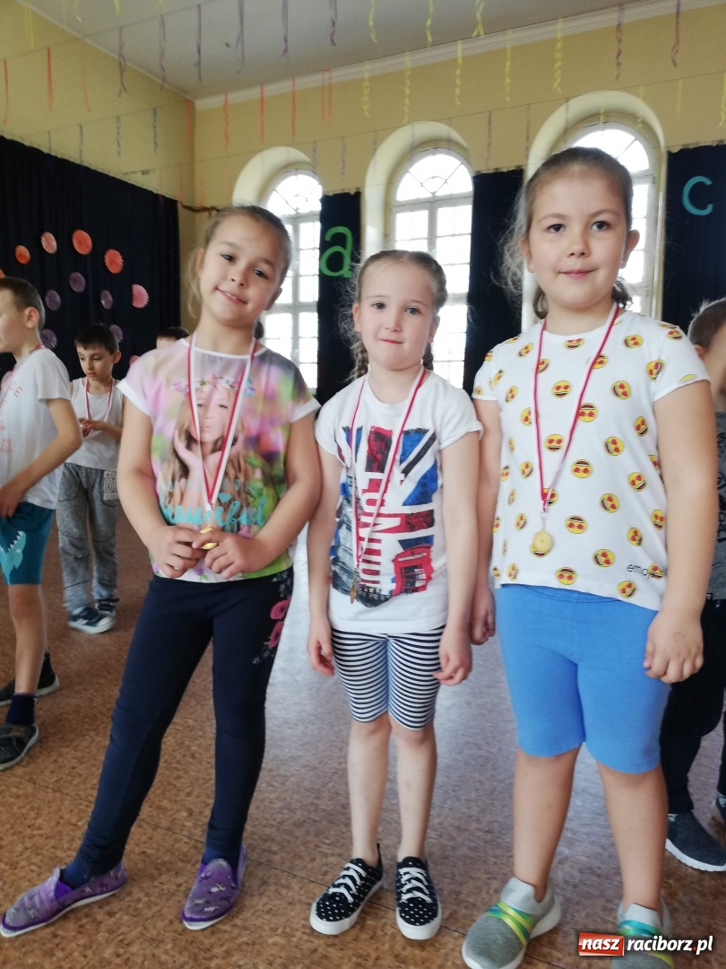 Zdjęcie w galerii na portalu naszraciborz.pl: Przedszkolaki na medal w SP 4 wiadomości z regionu