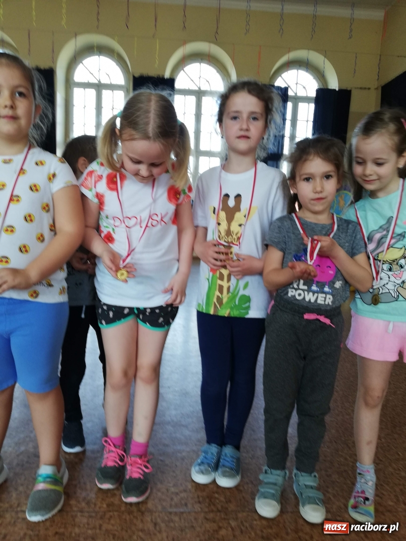 Zdjęcie w galerii na portalu naszraciborz.pl: Przedszkolaki na medal w SP 4 wiadomości z regionu