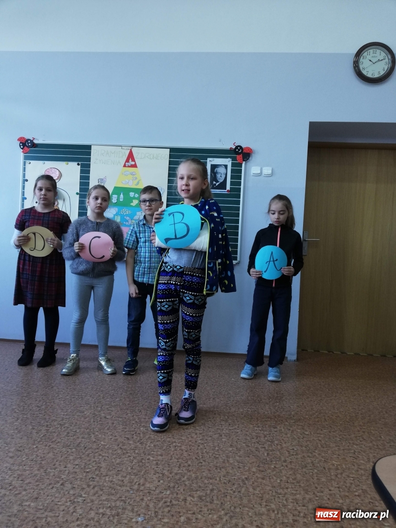 Zdjęcie w galerii na portalu naszraciborz.pl: Przedszkolaki na medal w SP 4 wiadomości z regionu