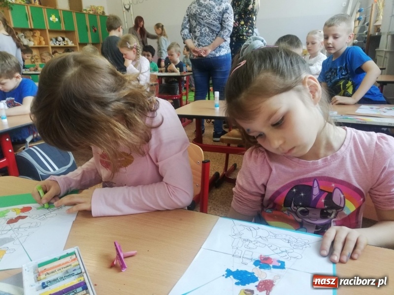 Zdjęcie w galerii na portalu naszraciborz.pl: Przedszkolaki na medal w SP 4 wiadomości z regionu