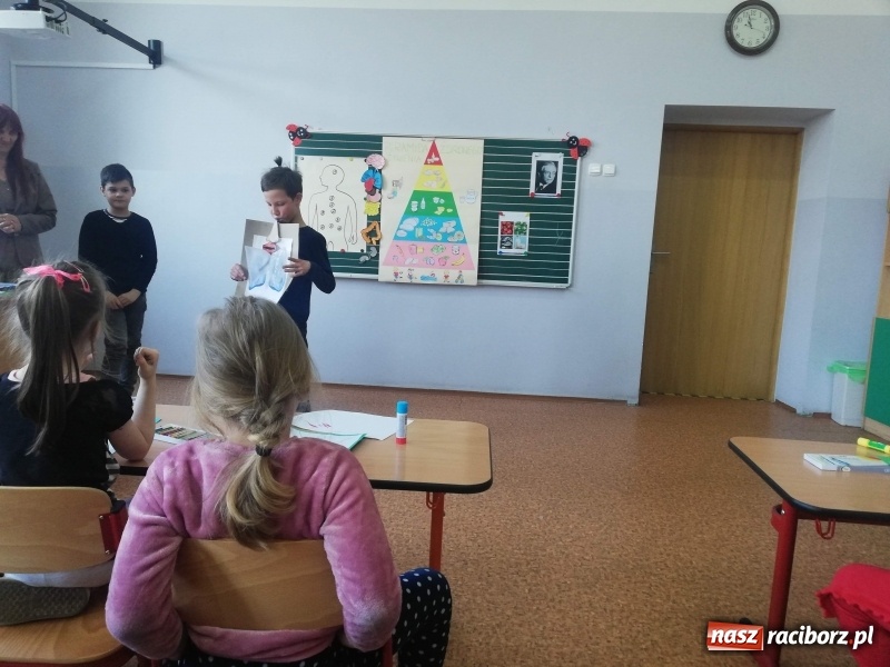 Zdjęcie w galerii na portalu naszraciborz.pl: Przedszkolaki na medal w SP 4 wiadomości z regionu