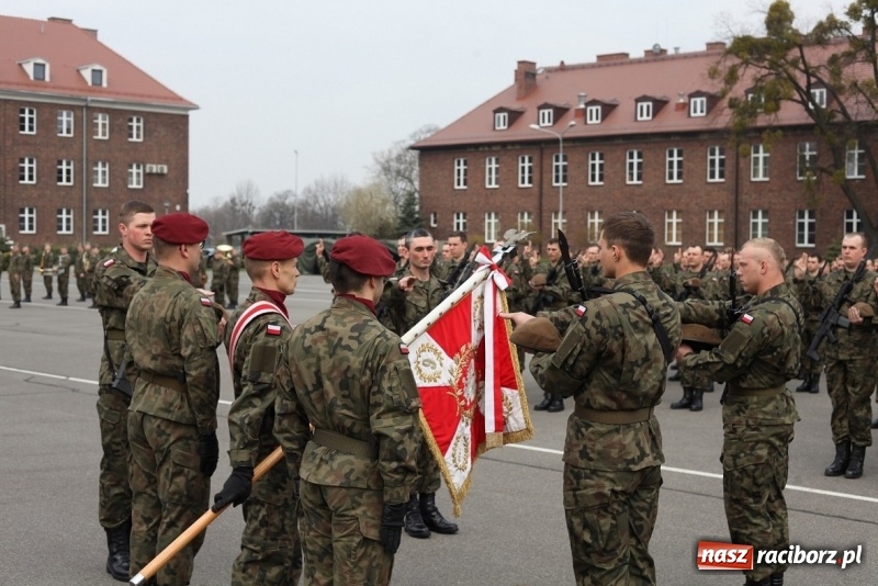 Zdjęcie w galerii na portalu naszraciborz.pl: Kolejni śląscy terytorialsi złożyli przysięgę. Kuźnia Raciborska nadal w grze  wiadomości z regionu