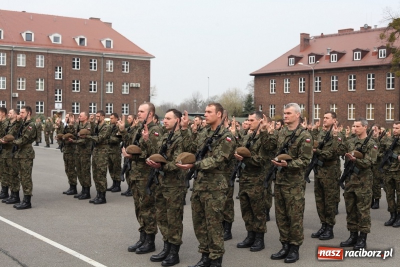 Zdjęcie w galerii na portalu naszraciborz.pl: Kolejni śląscy terytorialsi złożyli przysięgę. Kuźnia Raciborska nadal w grze  wiadomości z regionu