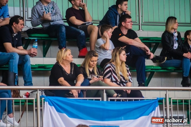 Zdjęcie w galerii na portalu naszraciborz.pl: Orzeł Ziębice pokonany. Ofensywa z awansem do turnieju finałowego! wiadomości z regionu