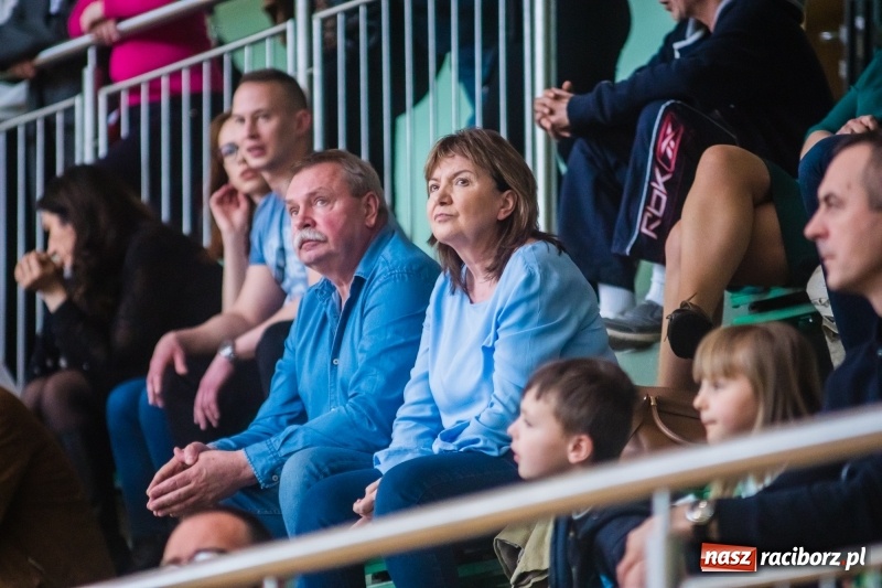 Zdjęcie w galerii na portalu naszraciborz.pl: Orzeł Ziębice pokonany. Ofensywa z awansem do turnieju finałowego! wiadomości z regionu