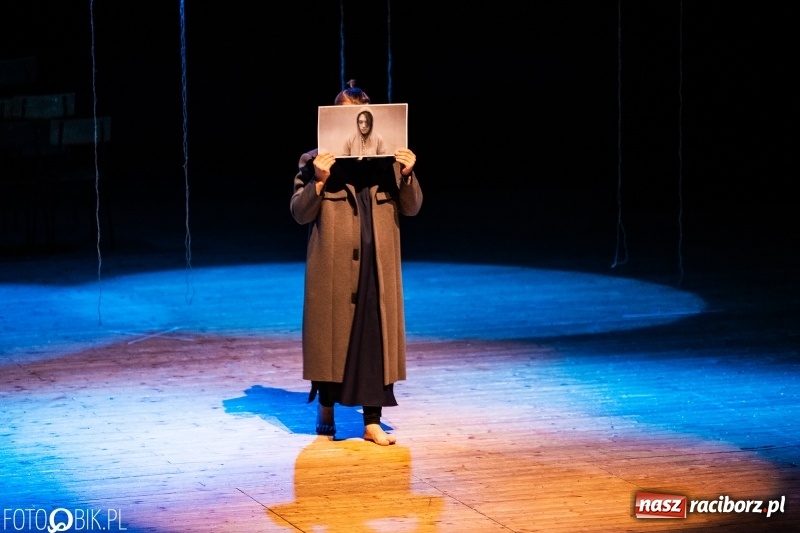 Zdjęcie w galerii na portalu naszraciborz.pl: Spektakl w wykonaniu grupy teatralnej Melpomena w RCK wiadomości z regionu