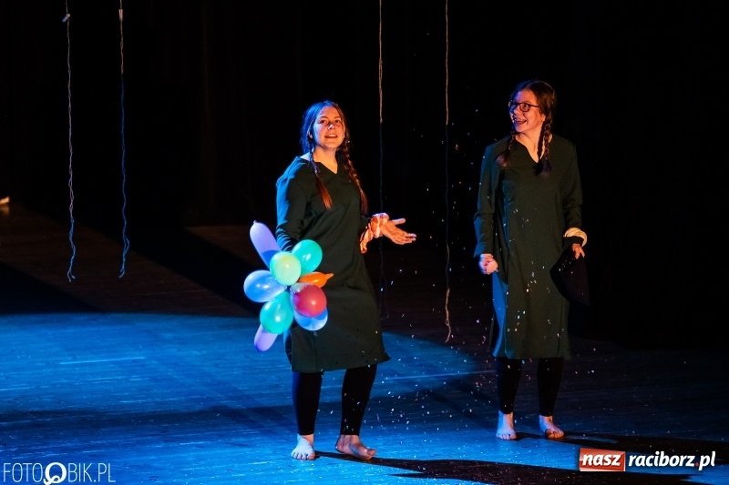 Zdjęcie w galerii na portalu naszraciborz.pl: Spektakl w wykonaniu grupy teatralnej Melpomena w RCK wiadomości z regionu