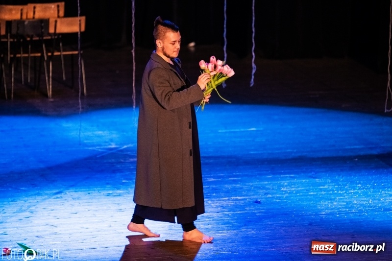 Zdjęcie w galerii na portalu naszraciborz.pl: Spektakl w wykonaniu grupy teatralnej Melpomena w RCK wiadomości z regionu