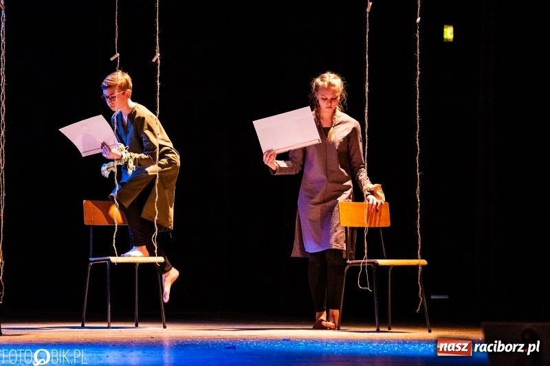 Zdjęcie w galerii na portalu naszraciborz.pl: Spektakl w wykonaniu grupy teatralnej Melpomena w RCK wiadomości z regionu