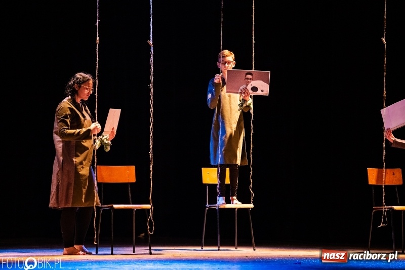 Zdjęcie w galerii na portalu naszraciborz.pl: Spektakl w wykonaniu grupy teatralnej Melpomena w RCK wiadomości z regionu