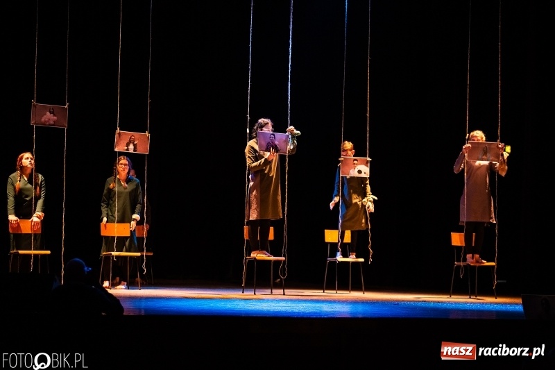 Zdjęcie w galerii na portalu naszraciborz.pl: Spektakl w wykonaniu grupy teatralnej Melpomena w RCK wiadomości z regionu