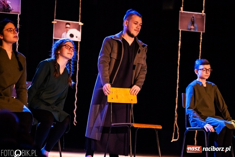 Zdjęcie w galerii na portalu naszraciborz.pl: Spektakl w wykonaniu grupy teatralnej Melpomena w RCK wiadomości z regionu