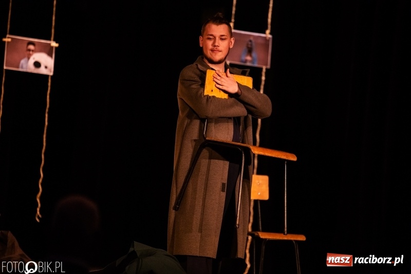 Zdjęcie w galerii na portalu naszraciborz.pl: Spektakl w wykonaniu grupy teatralnej Melpomena w RCK wiadomości z regionu