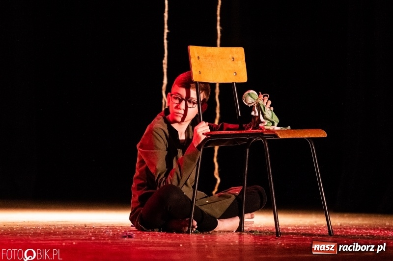 Zdjęcie w galerii na portalu naszraciborz.pl: Spektakl w wykonaniu grupy teatralnej Melpomena w RCK wiadomości z regionu