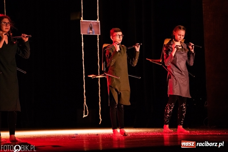 Zdjęcie w galerii na portalu naszraciborz.pl: Spektakl w wykonaniu grupy teatralnej Melpomena w RCK wiadomości z regionu