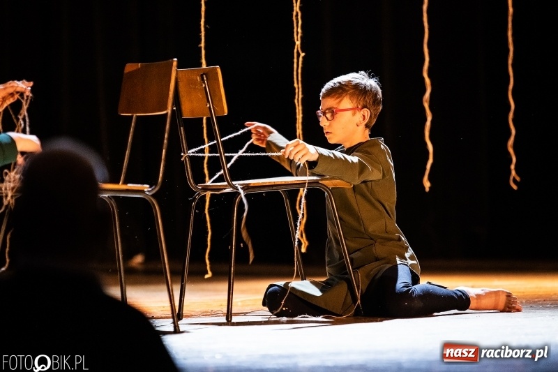 Zdjęcie w galerii na portalu naszraciborz.pl: Spektakl w wykonaniu grupy teatralnej Melpomena w RCK wiadomości z regionu