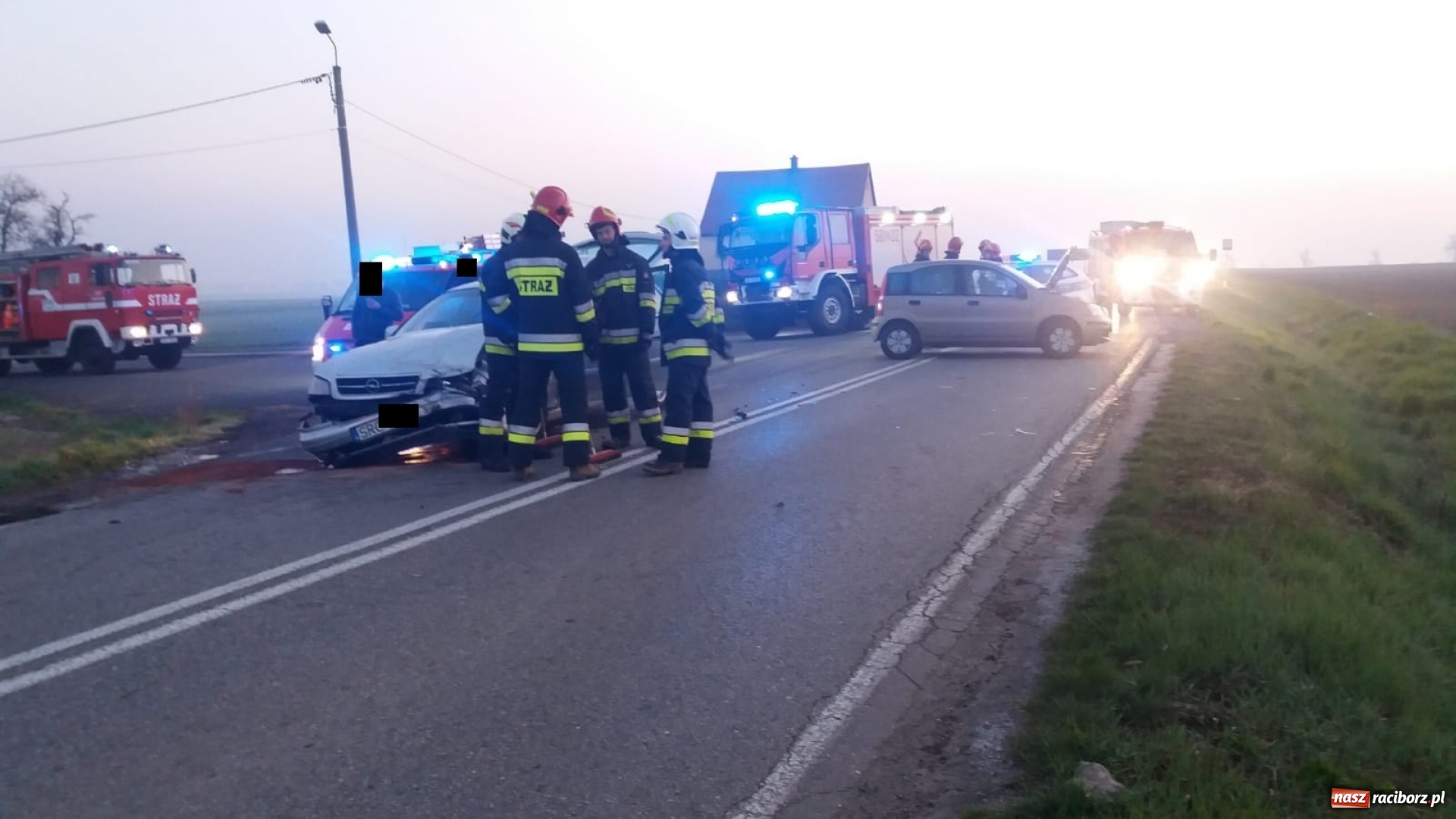 Zdjęcie w galerii na portalu naszraciborz.pl: Zderzenie na DW 916 w Lekartowie [FOTO] wiadomości z regionu