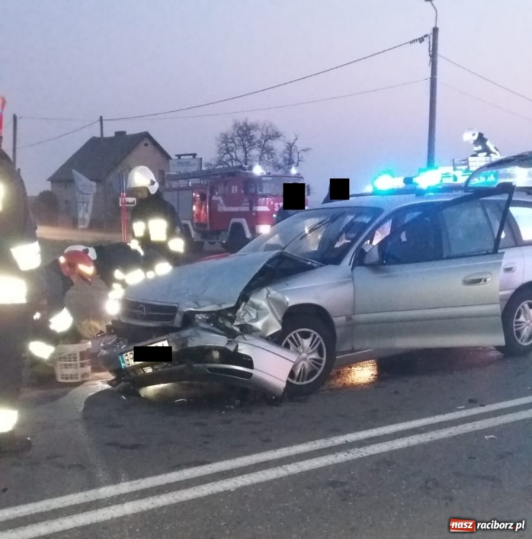 Zdjęcie w galerii na portalu naszraciborz.pl: Zderzenie na DW 916 w Lekartowie [FOTO] wiadomości z regionu