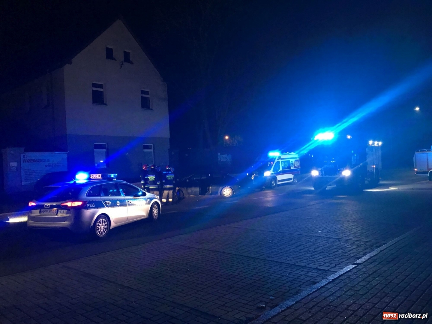 Zdjęcie w galerii na portalu naszraciborz.pl: Nocne zdarzenie drogowe na Londzina w Raciborzu [FOTO]  wiadomości z regionu