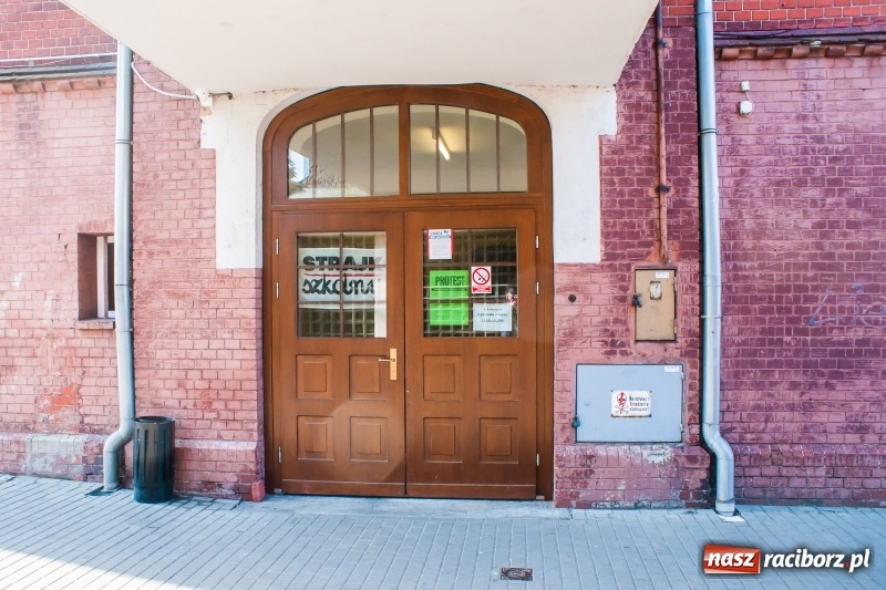 Zdjęcie w galerii na portalu naszraciborz.pl: Komunikat Urzędu Miasta po pierwszym dniu strajku  wiadomości z regionu