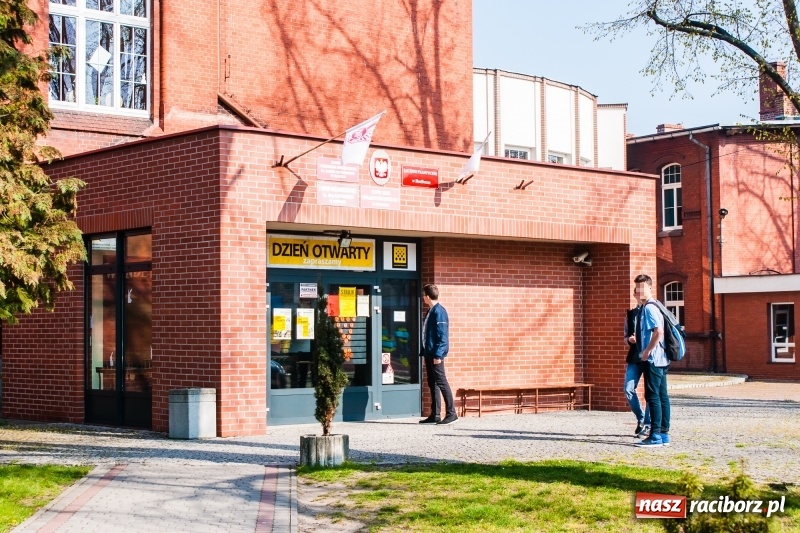 Zdjęcie w galerii na portalu naszraciborz.pl: Komunikat Urzędu Miasta po pierwszym dniu strajku  wiadomości z regionu