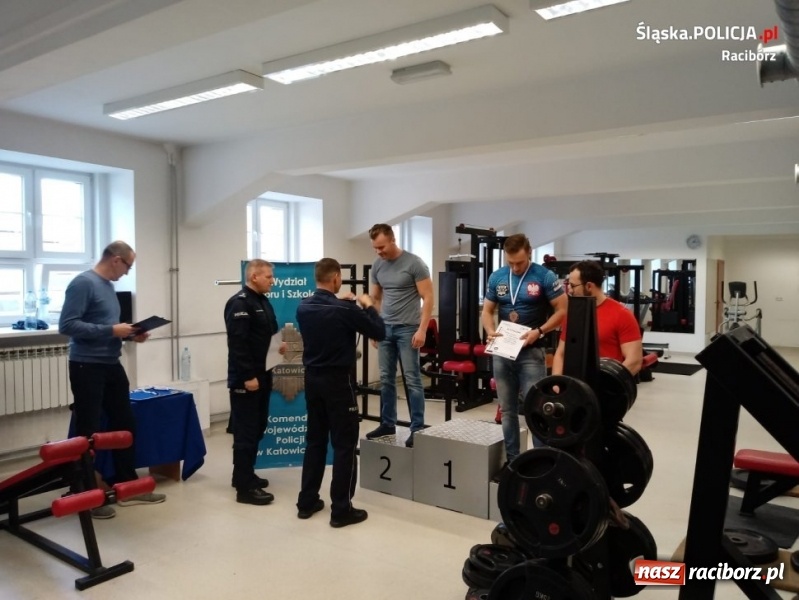 Zdjęcie w galerii na portalu naszraciborz.pl: Komendant z Kuźni Raciborskiej na podium Wojewódzkich Mistrzostw Policji wiadomości z regionu