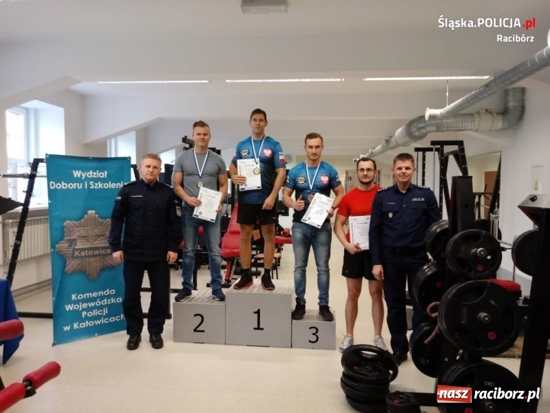 Zdjęcie w galerii na portalu naszraciborz.pl: Komendant z Kuźni Raciborskiej na podium Wojewódzkich Mistrzostw Policji wiadomości z regionu