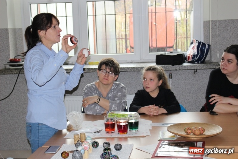 Zdjęcie w galerii na portalu naszraciborz.pl: Warsztaty kroszonkarskie w Gminnym Centrum Kultury w Nędzy wiadomości z regionu
