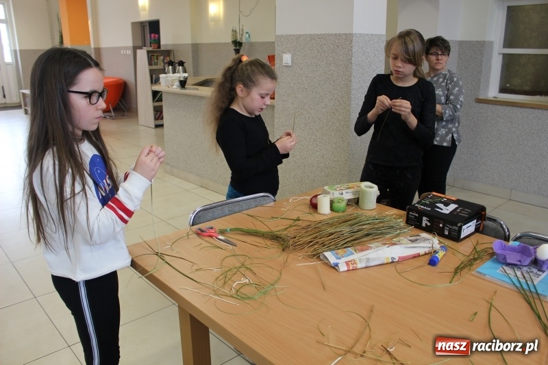 Zdjęcie w galerii na portalu naszraciborz.pl: Warsztaty kroszonkarskie w Gminnym Centrum Kultury w Nędzy wiadomości z regionu