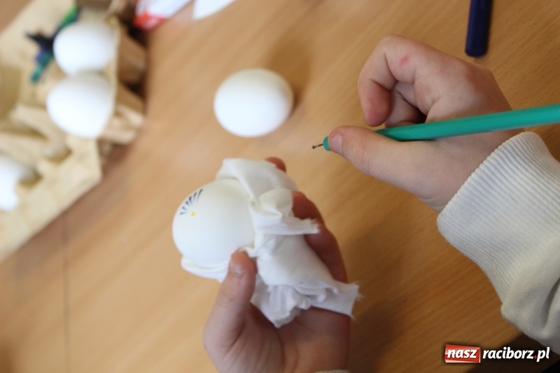 Zdjęcie w galerii na portalu naszraciborz.pl: Warsztaty kroszonkarskie w Gminnym Centrum Kultury w Nędzy wiadomości z regionu