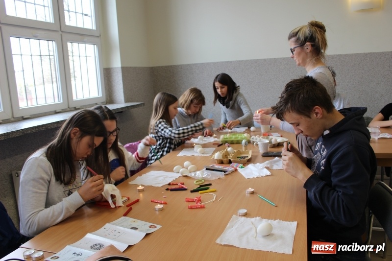 Zdjęcie w galerii na portalu naszraciborz.pl: Warsztaty kroszonkarskie w Gminnym Centrum Kultury w Nędzy wiadomości z regionu