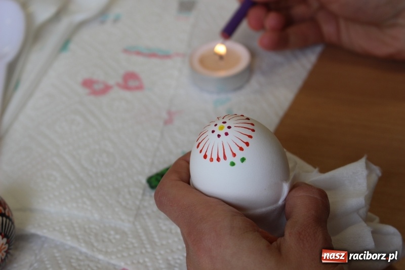 Zdjęcie w galerii na portalu naszraciborz.pl: Warsztaty kroszonkarskie w Gminnym Centrum Kultury w Nędzy wiadomości z regionu