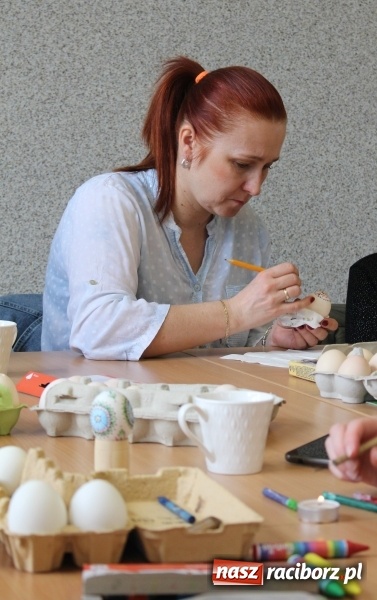 Zdjęcie w galerii na portalu naszraciborz.pl: Warsztaty kroszonkarskie w Gminnym Centrum Kultury w Nędzy wiadomości z regionu